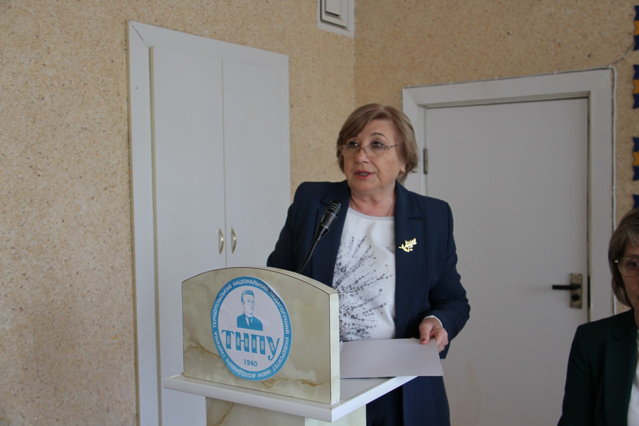 Zaviduvachka kafedry zhurnalistyky, doktor filolohichnykh nauk, profesor Nataliia Poplavska rozpochynaie zakhid